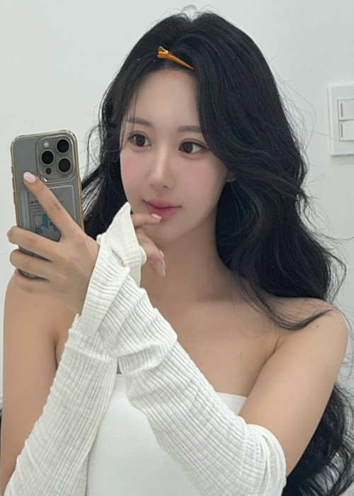 An Min Young sinh năm 1998, kém diễn viên Phương Oanh 9 tuổi. Ảnh: Instagram An Min Young.