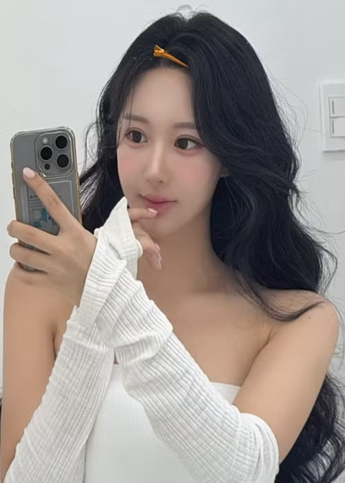 An Min Young sinh năm 1998, kém diễn viên Phương Oanh 9 tuổi. Ảnh: Instagram An Min Young.