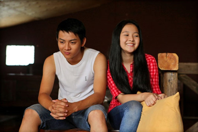 Hoài Lâm cũng lấn sân sang lĩnh vực điện ảnh với bộ phim Quý tử bất đắc dĩ, Tía tui là cao thủ nhưng không tạo được tiếng vang. Nam ca sĩ còn được mời đóng bộ phim truyền hình Giọt lệ bên sông. Thế nhưng, thời lượng xuất hiện của anh quá ngắn không kịp để lại dấu ấn. Ảnh: Khám Phá.