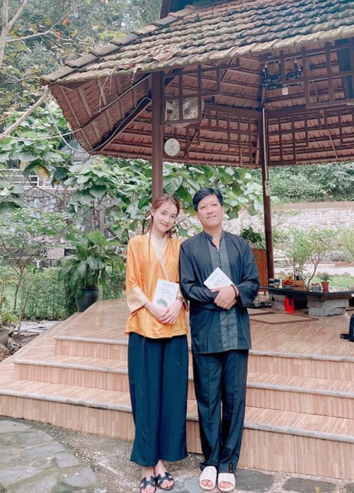 "Mười Khó" Trường Giang không mê đồ hiệu mà chỉ sắm đồ từ những thương hiệu có mức giá vừa phải. Ảnh: FB Nhã Phương.