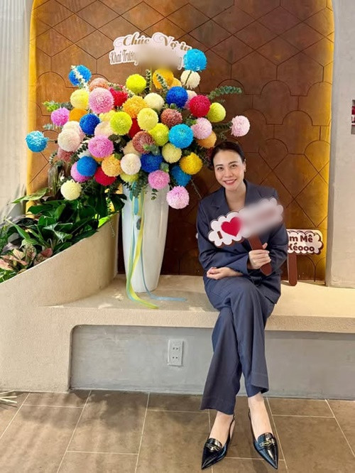 Đàm Thu Trang vừa khai trương một nhà hàng ăn uống. Ảnh: FB Đàm Thu Trang.