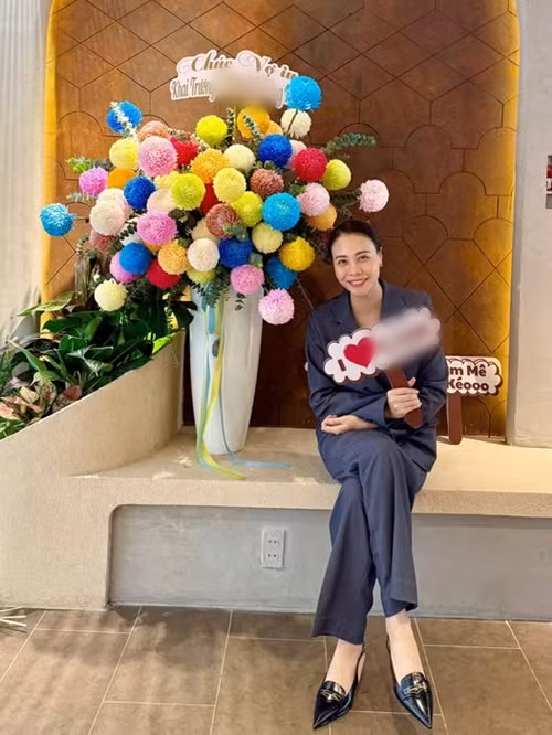 Đàm Thu Trang vừa khai trương một nhà hàng ăn uống. Ảnh: FB Đàm Thu Trang.