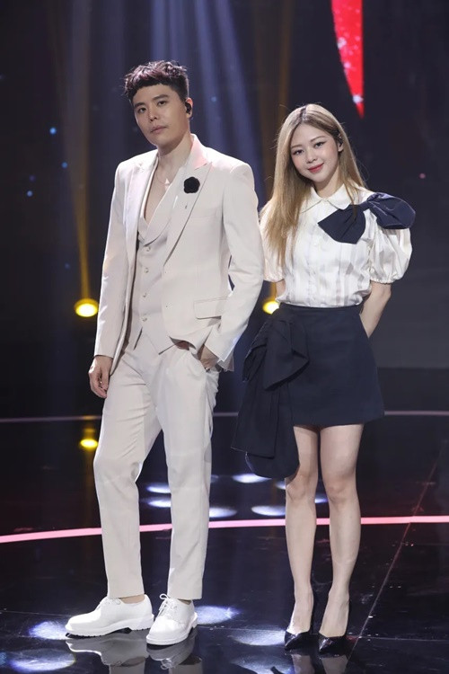 Năm 2023, Liz Kim Cương rời công ty có Trịnh Thăng Bình làm cổ đông. Sau đó, nữ ca sĩ và tình cũ tránh nhắc về nhau trên truyền thông. Ảnh: VTV.