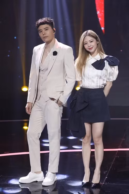 Năm 2023, Liz Kim Cương rời công ty có Trịnh Thăng Bình làm cổ đông. Sau đó, nữ ca sĩ và tình cũ tránh nhắc về nhau trên truyền thông. Ảnh: VTV.