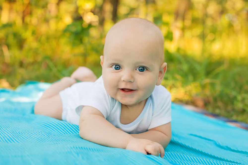 Những bé sinh tháng 7 rất thích được khen. Lớn lên chúng rất tỉ mỉ và sáng suốt trong mọi vấn đề.