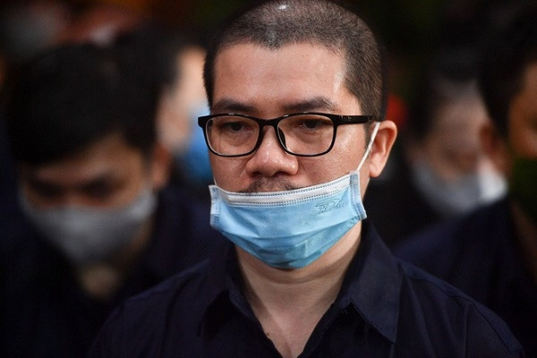 Nguyen Thai Luyen noi gi ve 20 thoi kim loai mau vang