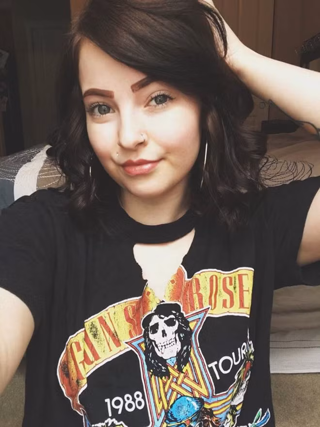 Bạn trai nghĩ 9X nên thay đổi ngoại hình cho giống ảnh đăng trên mạng.