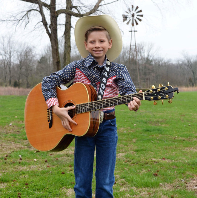 Mason Ramsey bất ngờ nổi tiếng vì hát yodeling điêu luyện. Ảnh: Twitter.