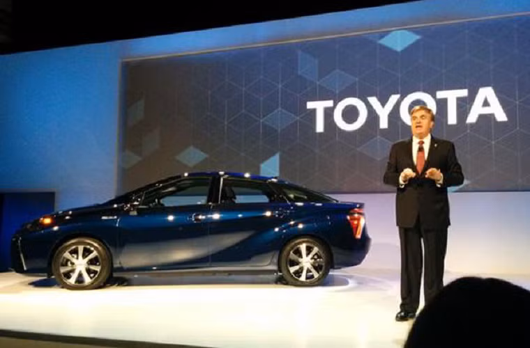 10. Mẫu sáng chế Toyota Hydrogen: Với 5000 tế bào nhiên liệu, mẫu sáng chế này của Toyota sẽ được cung cấp miễn phí cho các nhà sản xuất xe hơi với hy vọng dẫn đến những đổi mới về công nghệ và giảm giá thành.