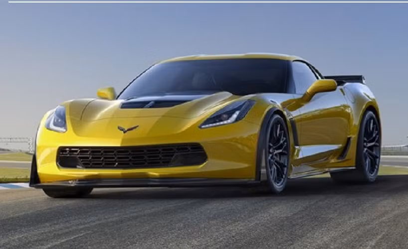 9. Chevrolet Corvette Z06: được trang bị động cơ LT4 V8, tăng áp, dung tích 6,2 lít, 625 mã lực và mô-men xoắn cực đại 861 Nm, tăng tốc từ 0-97 km/h trong 2,95 giây.