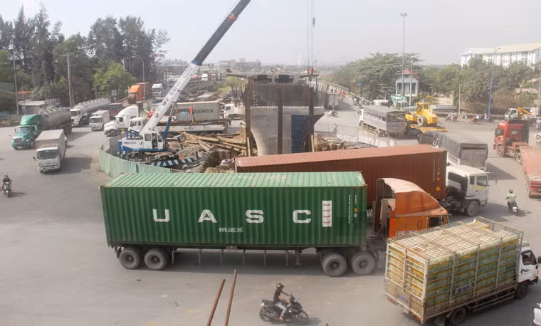 Dự kiến, hạng mục cầu vượt tại nút giao này cũng sẽ hoàn thành vào cuối tháng 4/2018.