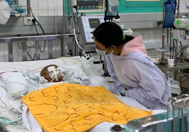 Chau nho bi duong cam keo dam xuyen hoc mat tien luong rat nang-Hinh-2