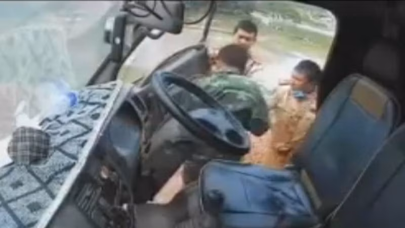 Tam dinh chi 3 CSGT bi to danh tai xe xe tai o Bac Giang