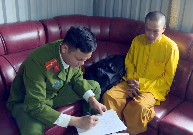 Lat tay chieu trom tien cua ke gia tu si di cung giai han lua dao