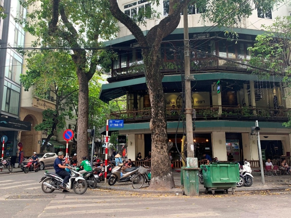 Sau hieu ung cua ong Doan Ngoc Hai, via he Ha Noi lai bi lan chiem-Hinh-12