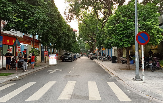 Sau hieu ung cua ong Doan Ngoc Hai, via he Ha Noi lai bi lan chiem-Hinh-7