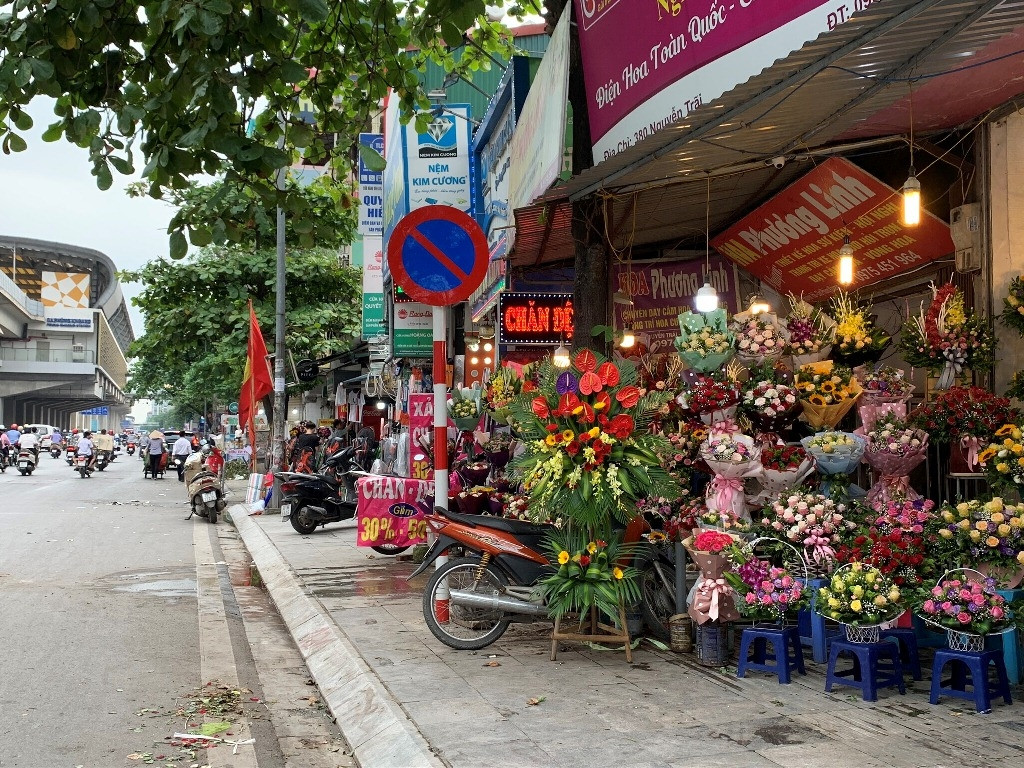 Sau hieu ung cua ong Doan Ngoc Hai, via he Ha Noi lai bi lan chiem-Hinh-13