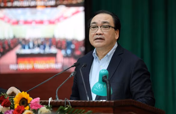  Hoàng Trung Hải (SN 1959): Cựu bí thư Thành ủy Hà Nội, nguyên ủy viên Ban cán sự Đảng, nguyên phó thủ tướng Chính phủ. Với những vi phạm, khuyết điểm trong quá trình chỉ đạo thực hiện dự án mở rộng sản xuất giai đoạn II - Công ty Gang thép Thái Nguyên (dự án TISCO II), ông Hoàng Trung Hải bị Bộ Chính trị thi hành kỷ luật cảnh cáo.