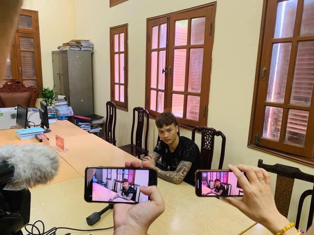 Sáng 21/12, liên hệ với lãnh đạo Công an tỉnh Hải Dương, cơ quan này cho biết chưa nhận được thông tin hay báo cáo nào về việc phạm nhân tử vong. Ngoài ra, lãnh đạo công an tỉnh Bắc Ninh cũng khẳng định không có chuyện Khá "Bảnh" tử vong trong trại giam như thông tin đồn đoán trên mạng xã hội. Thậm chí, người thân Khá "Bảnh" cũng bác thông tin này.