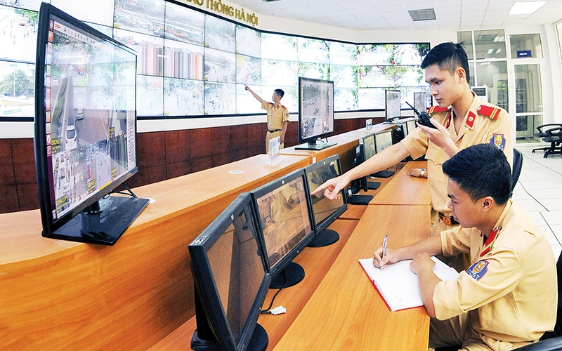 “Phat nguoi” - thanh bao kiem de tri vi pham giao thong