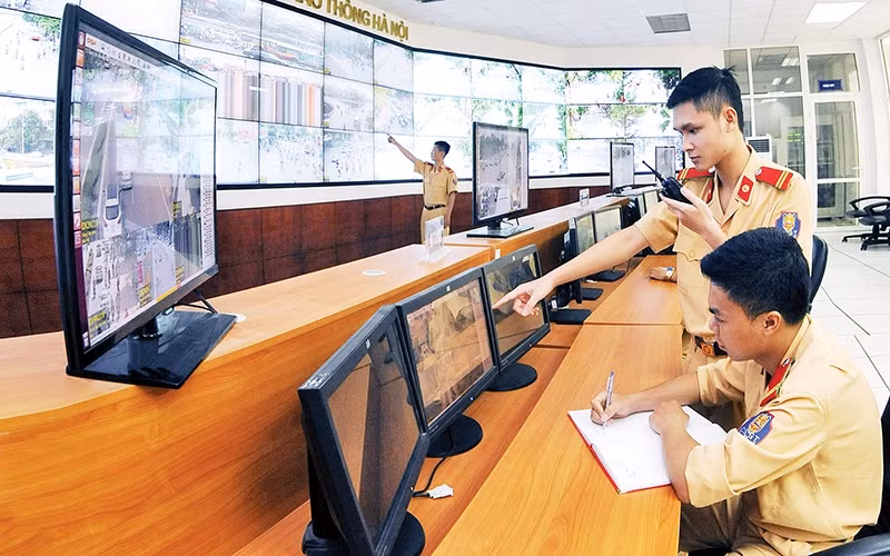 “Phat nguoi” - thanh bao kiem de tri vi pham giao thong