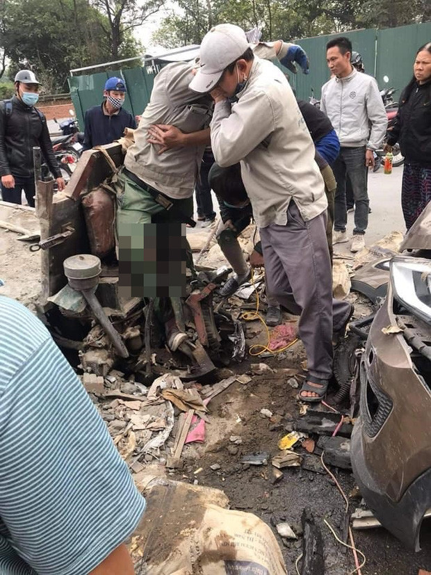 Ha Noi: Ba gac va cham kinh hoang voi oto, mot nguoi dap nat doi chan-Hinh-2