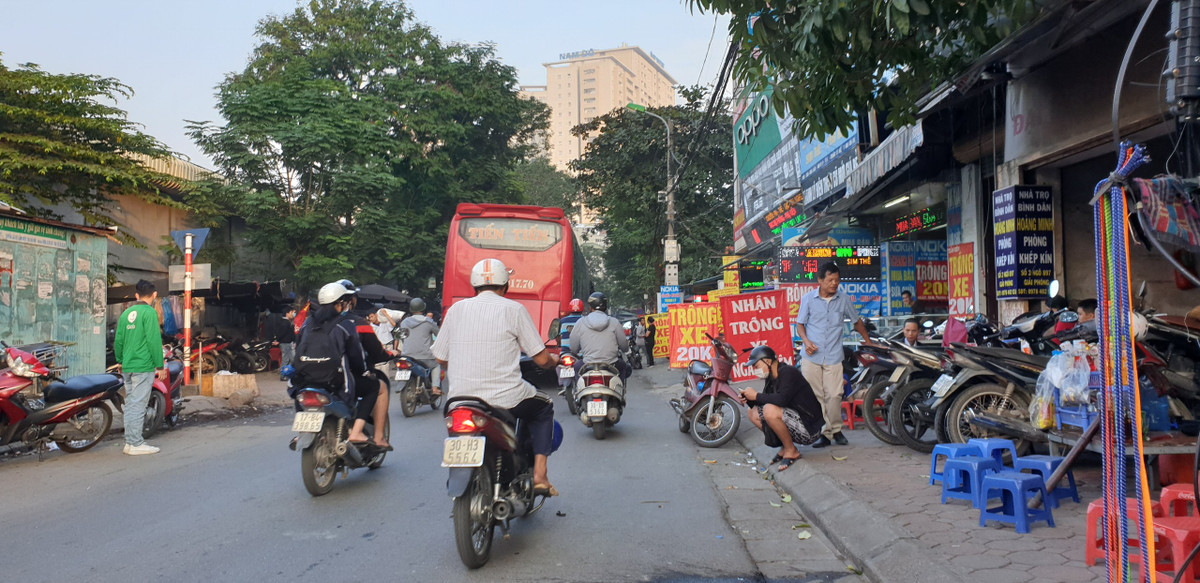 Hoang hon nhung ”qua bom” chuc cho chay no bua vay ben xe Giap Bat