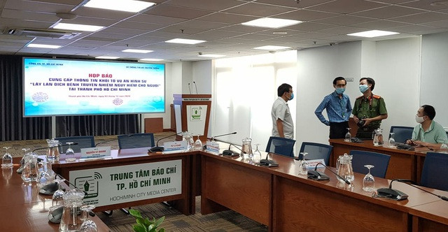 Khoi to vu an hinh su tiep vien Vietnam Airlines lam lay lan COVID-19