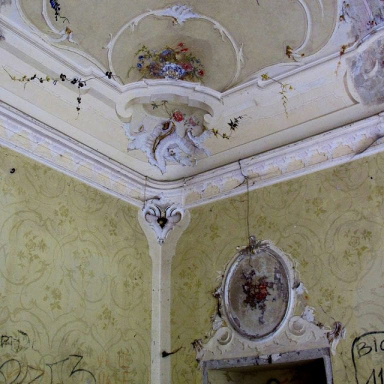 Thật không may, Alessandro Sidioli đã qua đời ngay sau khi tòa nhà hoàn thành một cách hoàn hảo và từ đây truyền thuyết bắt đầu hình thành.