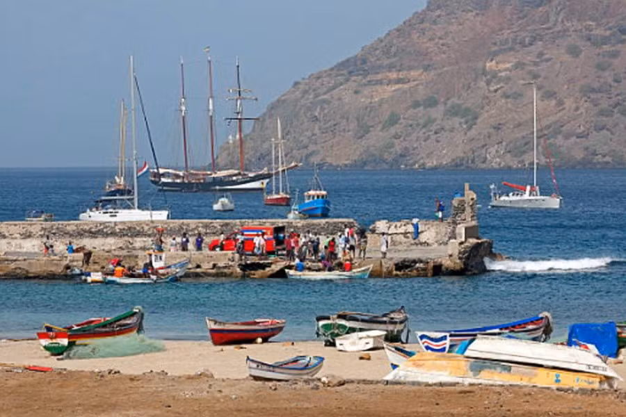 Dot nhap loat nha tu tren dao dang so nhat the gioi-Hinh-8