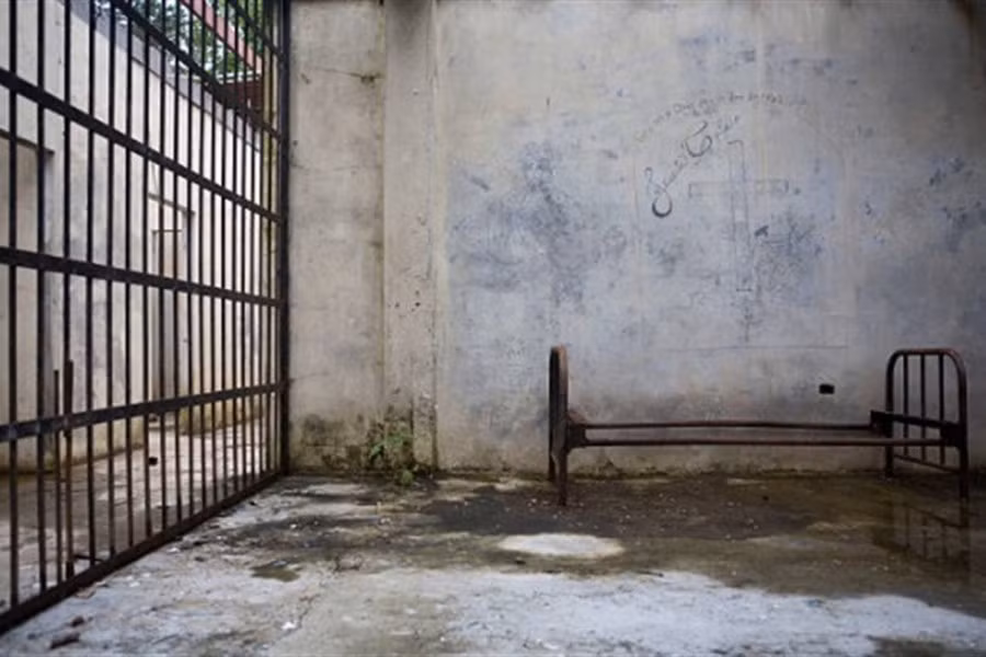 Dot nhap loat nha tu tren dao dang so nhat the gioi-Hinh-9