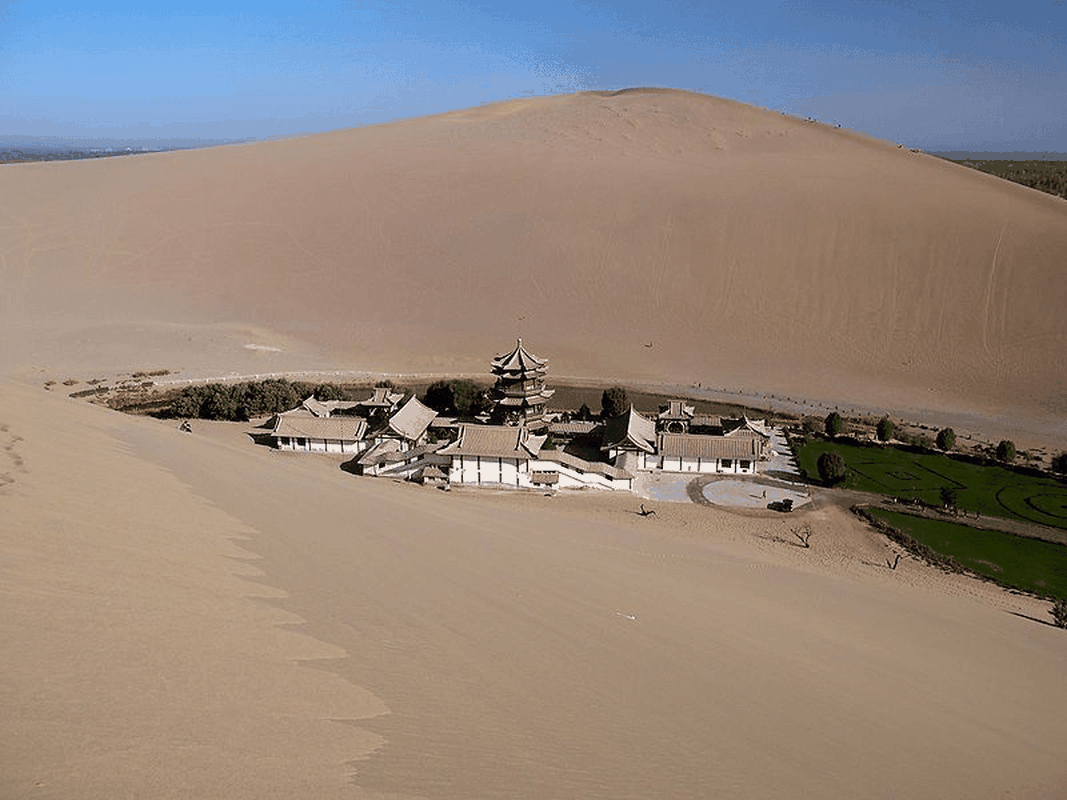 Từ năm 2006, chính phủ Trung Quốc đã quyết định “giải cứu” ốc đảo này bằng cách giảm thiểu hiện tượng sa mạc hóa, đổ đầy nước cho Nguyệt Nha Tuyền và tập trung phát triển du lịch.