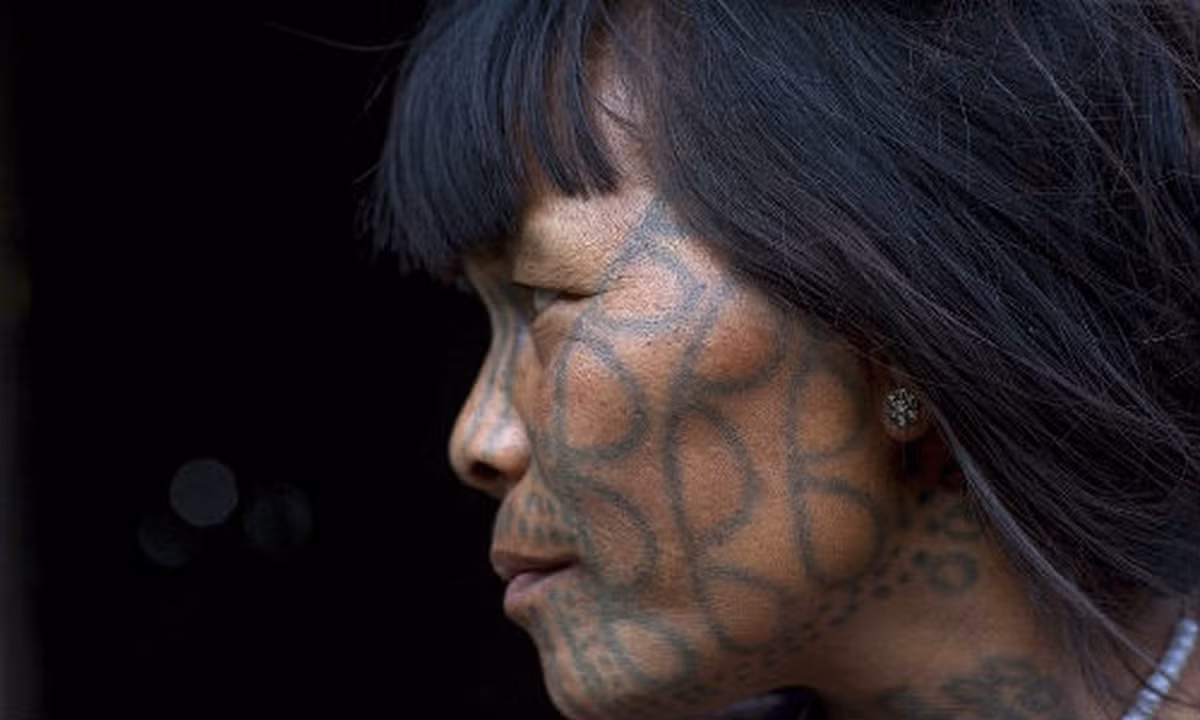 Trong một thiên niên kỷ, phụ nữ bộ tộc Chin nổi tiếng với nhiều hình xăm trên mặt và được gọi là “người mặt hổ”.