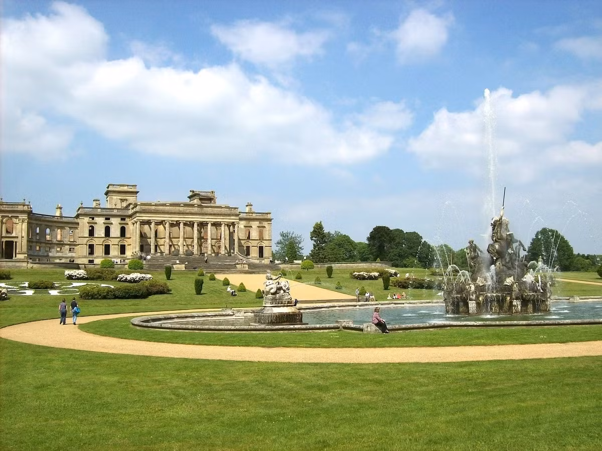 Witley Court &amp; Gardens (Anh) nằm trong số những dinh thự bỏ hoang đẹp nhất thế giới. Dinh thự được xây dựng vào thế kỷ 17 và được tu sửa vào thế kỷ 19 khi có chủ mới. Tuy nhiên, Witley Court &amp; Gardens gặp phải một trận hỏa hoạn năm 1937. Hiện tại, dinh thự đã được tu sửa, mở cửa cho du khách đến tham quan. Ảnh: Guide2.