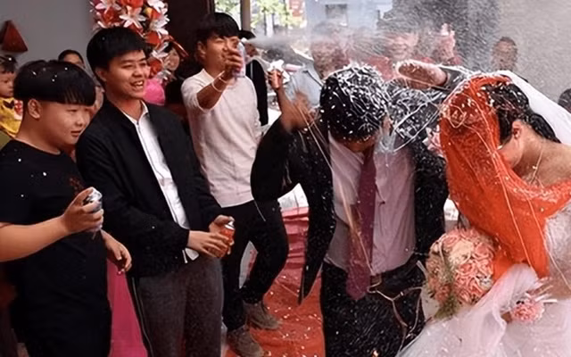 Kinh ngac nhung phong tuc dam cuoi ky la nhat hanh tinh-Hinh-5