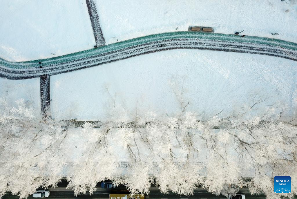 Bức ảnh chụp từ trên cao cho thấy khung cảnh tuyết trắng xoá ở công viên Tương Giang.