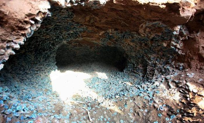 Dao mong, cong nhan phat hien 2.000 kg vat the mau xanh luc-Hinh-2