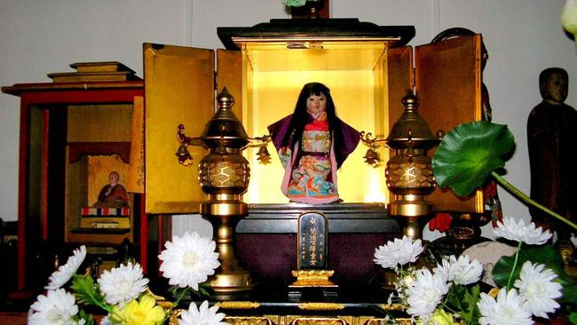 Câu chuyện ớn lạnh về búp bê mọc tóc dài ở Nhật - Hình 2 Cau chuyen on lanh ve bup be moc toc dai o Nhat-Hinh-2