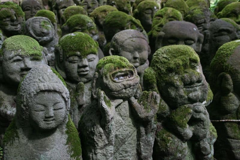 Ngoi den co kinh o Nhat co 1.200 buc tuong da doc dao-Hinh-6