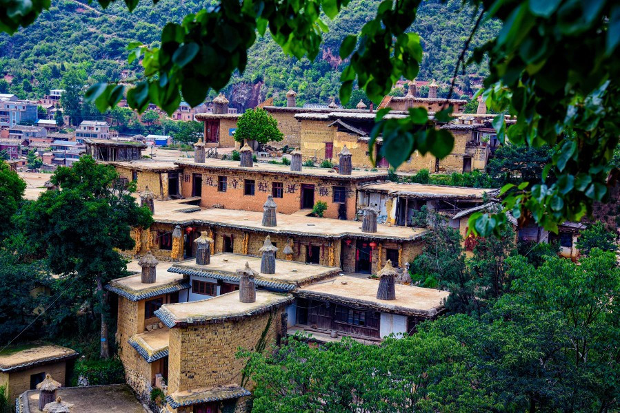 Khoảng cách giữa các gia đình trong làng không có nên người dân sẵn sàng giúp đỡ nhau giống như một gia đình lớn.