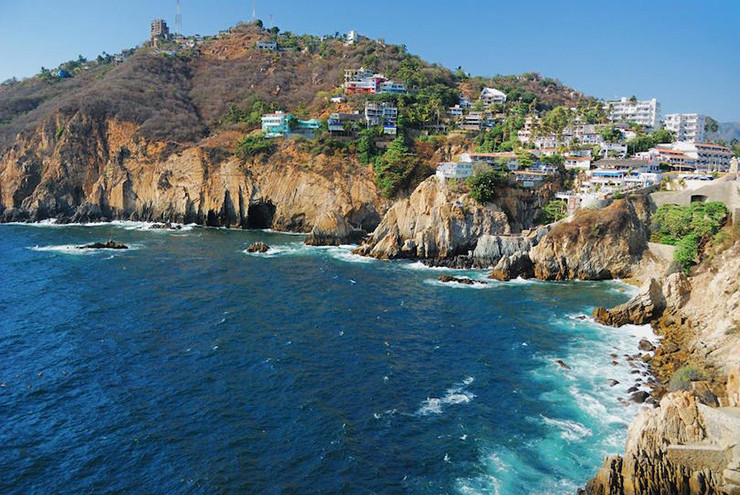 Acapulco là thị trấn nghỉ mát của Mexico, nổi tiếng vào những năm 1950 như một nơi nghỉ ngơi của các ngôi sao và triệu phú Hollywood. Đây cũng là một địa điểm du lịch nổi tiếng, đặc biệt là đối với người Mexico và là điểm đến trong kỳ nghỉ xuân của các sinh viên đại học Mỹ. Ảnh: IT.