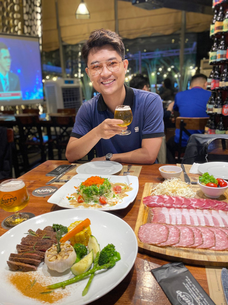 Bi hai nghe food reviewer: Nguoi tang 30kg, nguoi khien chu quan 