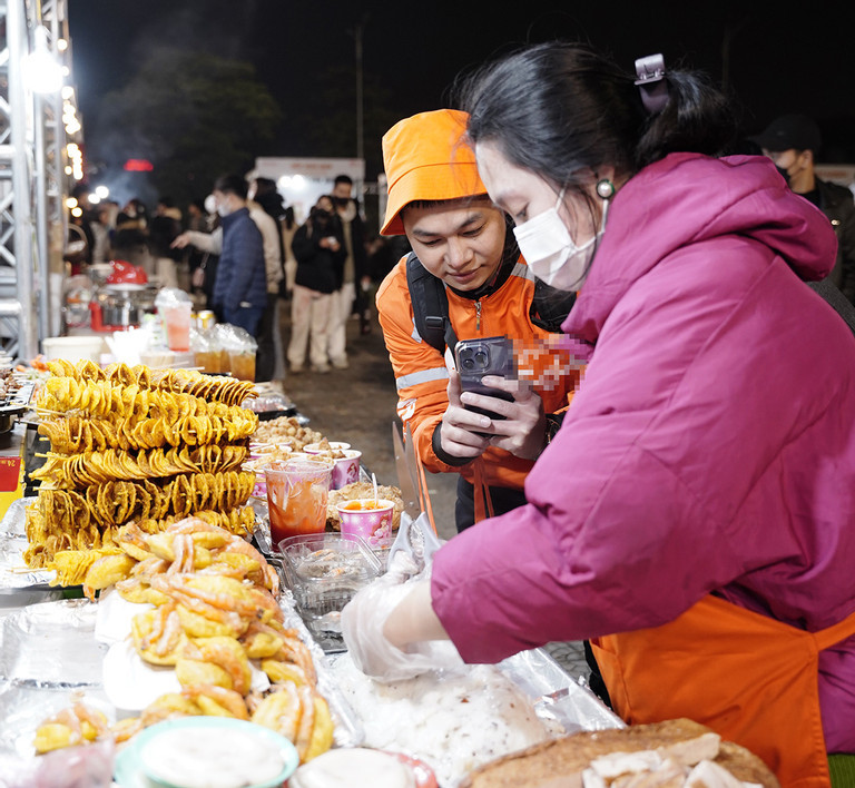 Bi hai nghe food reviewer: Nguoi tang 30kg, nguoi khien chu quan 