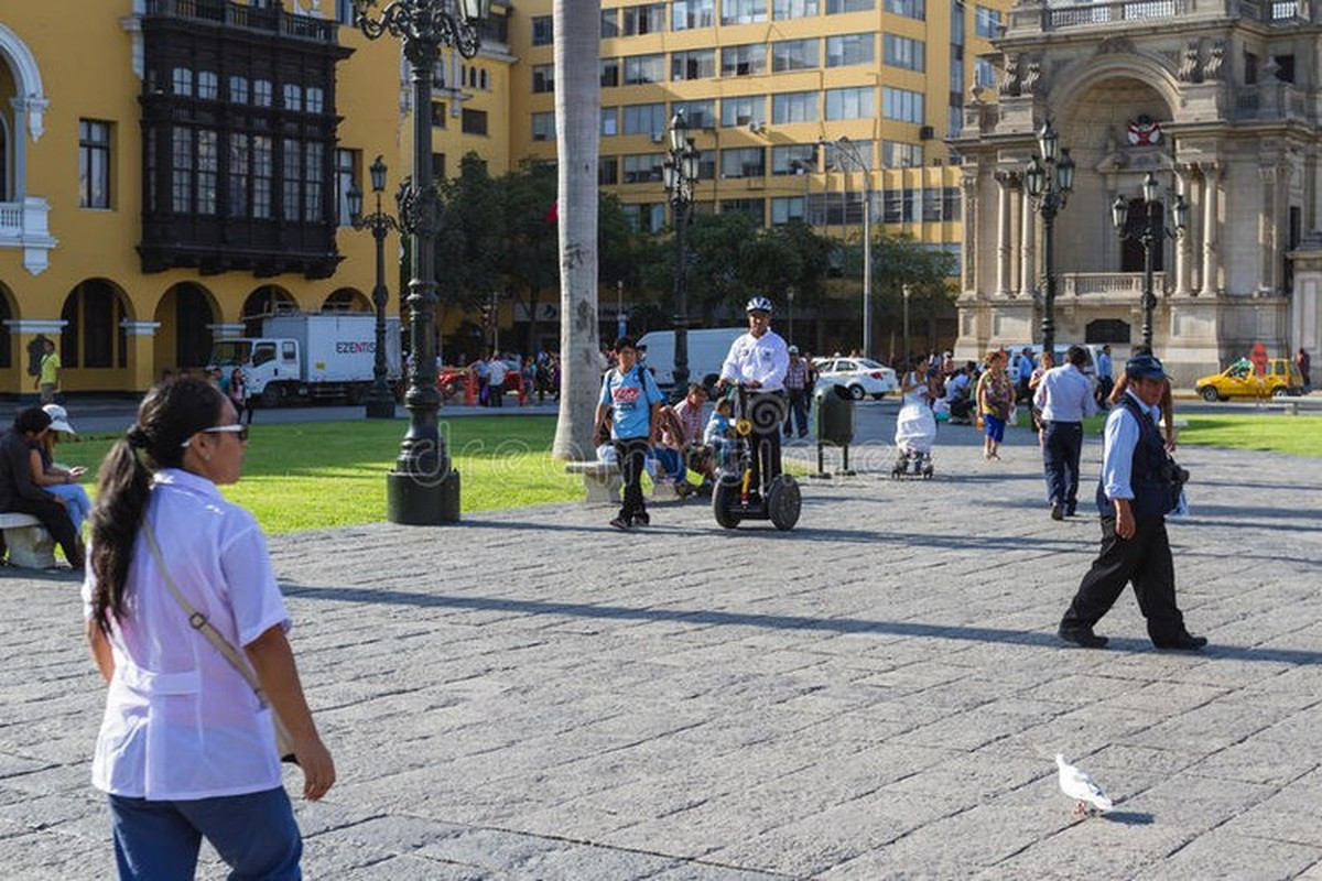 Theo các chuyên gia, sở dĩ Lima có đặc điểm đặc biệt như trên là do xuất phát từ đặc điểm khí hậu ôn hòa và đặc điểm địa lý.