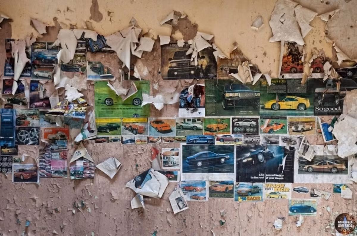 Ron toc gay ben trong nha tu bo hoang noi tieng o My-Hinh-9