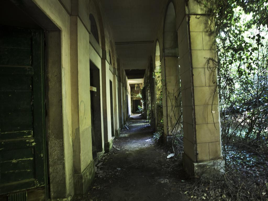 Theo báo cáo từ Travel Channel năm 2014, một số hoạt động trùng tu hòn đảo đã được bắt đầu nhưng lại đột ngột dừng lại mà không có lời giải thích nào.