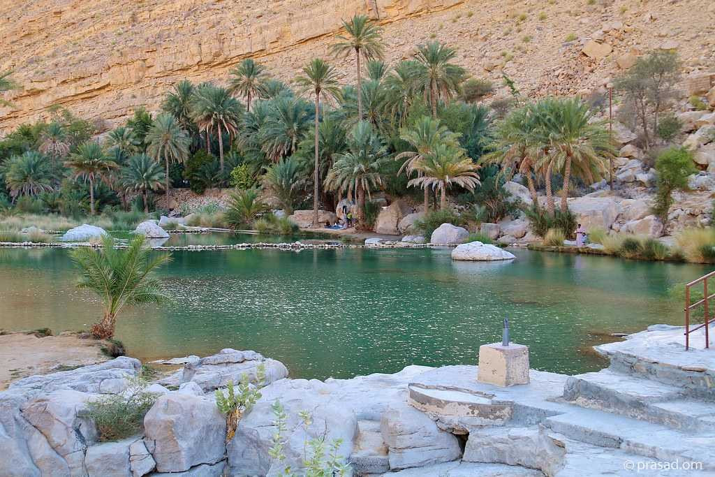 Wadi Bani Khalid (Oman): Cây cối xanh tốt bao quanh những hồ nước Wadi Bani Khalid là thung lũng nổi tiếng nhất ở khu vực Sharqiyah cách Muscat, Oman, khoảng 203 km. Tại đây, thiên nhiên đã ban tặng cảnh quan tự nhiên tuyệt trần với những hồ nước mênh mông và cây cối xanh tốt. Ảnh: Holidify.
