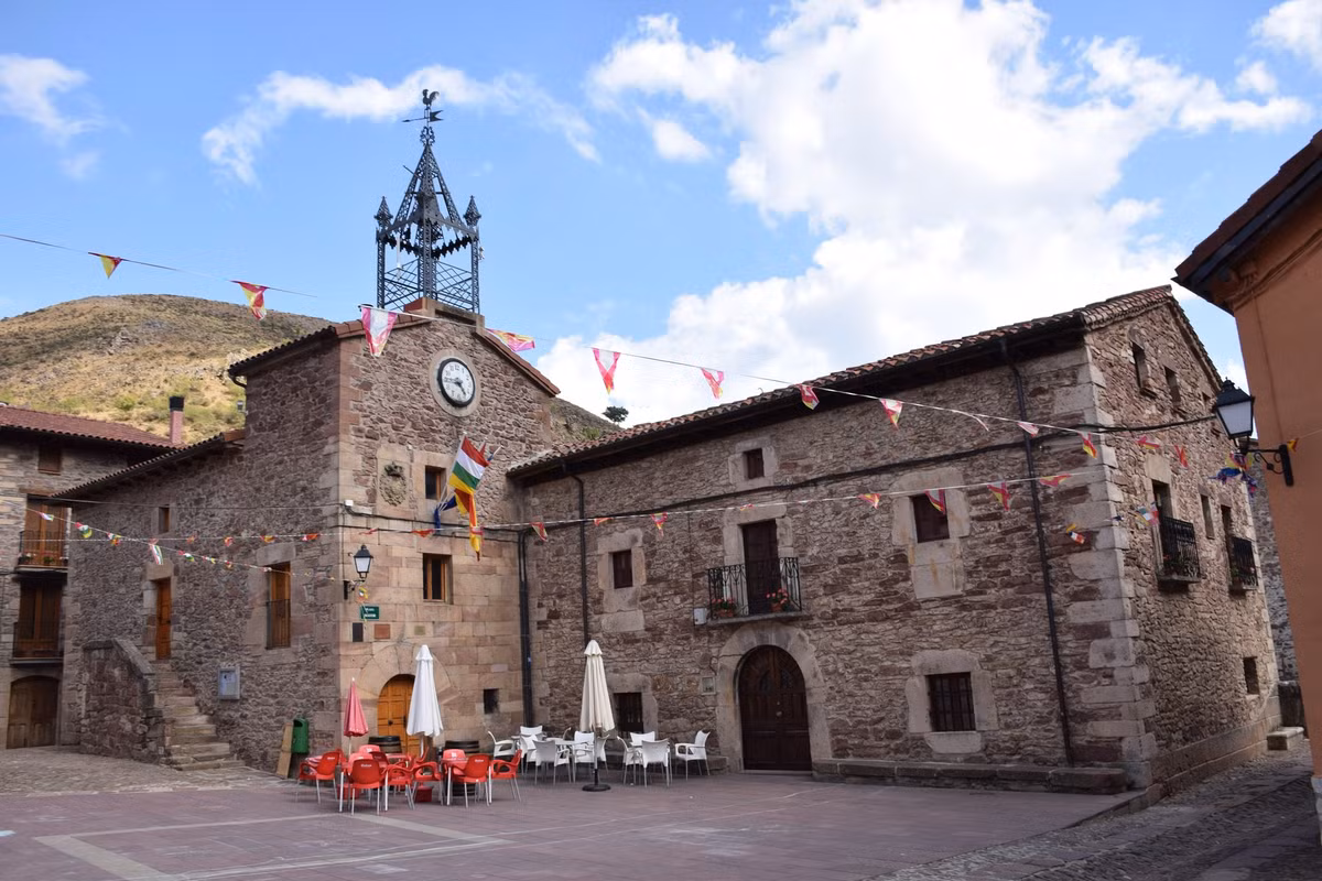 Choáng ngợp những ngôi làng đẹp như tranh ở Tây Ban Nha - Hình 9 Choang ngop nhung ngoi lang dep nhu tranh o Tay Ban Nha-Hinh-9