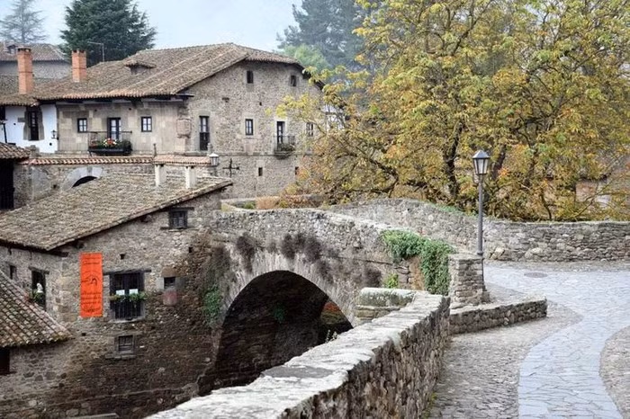 Choáng ngợp những ngôi làng đẹp như tranh ở Tây Ban Nha - Hình 5 Choang ngop nhung ngoi lang dep nhu tranh o Tay Ban Nha-Hinh-5