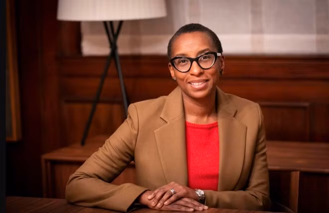 Hieu truong Harvard tu chuc sau cao buoc dao van